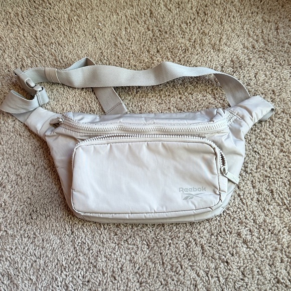 Reebok Classic Gray Belt Bag - Picture 1 of 6